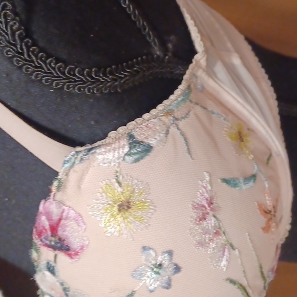 Victoria Secret Bra 36DDD - Picture 6 of 6